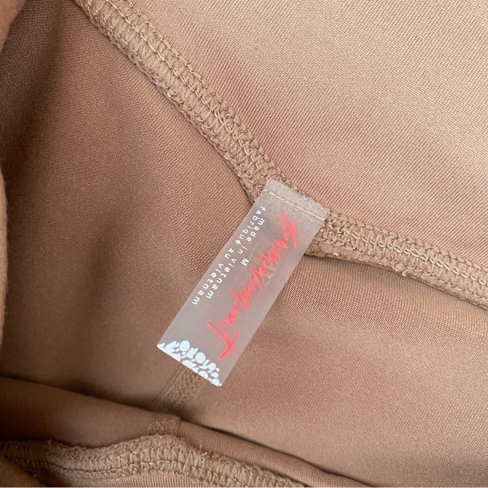 Free People movement nude tan cropped leggings medium - Picture 2 of 4